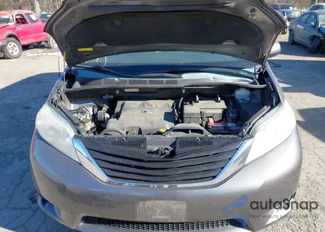 2013 Toyota Sienna Le V6 8 Passenger z USA, uszkodzony, nr VIN 5TDKK3DC7DS324882